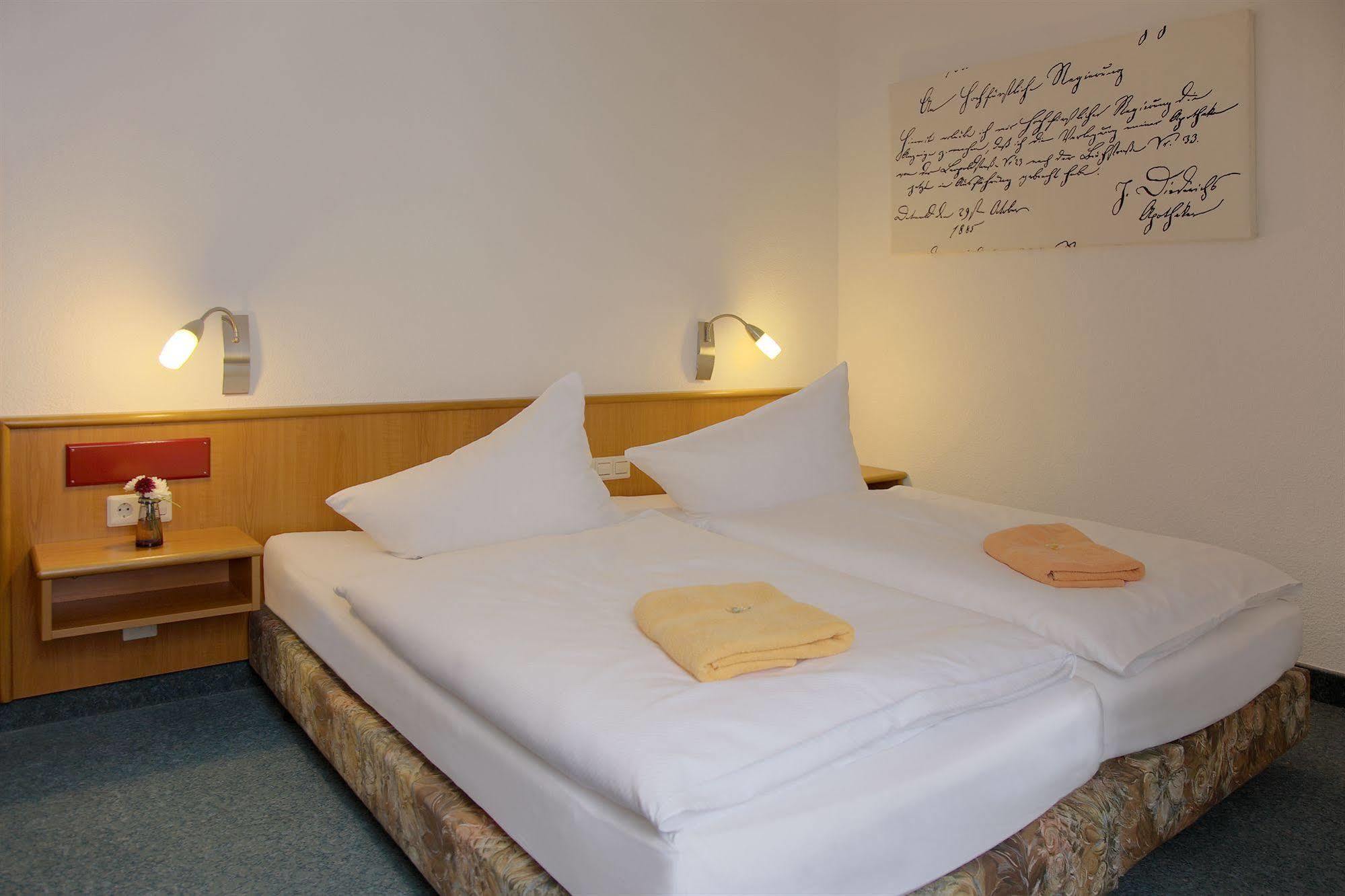 Adler-Hotel Delitzsch Zewnętrze zdjęcie