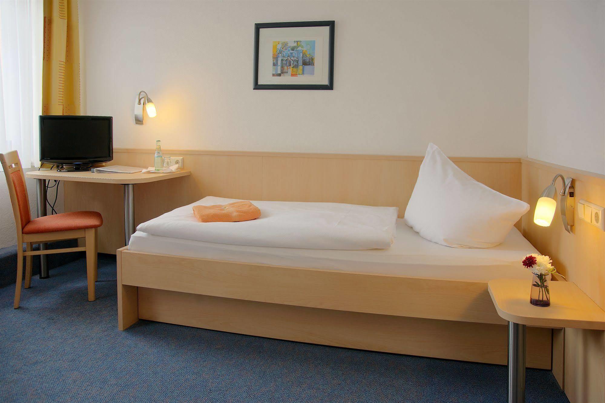 Adler-Hotel Delitzsch Zewnętrze zdjęcie